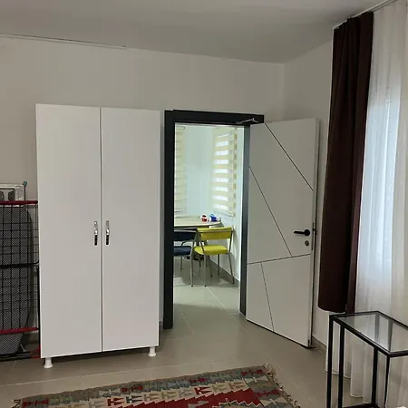 Stylish Peaceful Gem In Center Apartment *
