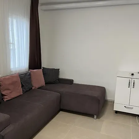 Stylish Peaceful Gem In Center Apartment
