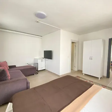 Stylish Peaceful Gem In Center