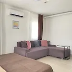 Stylish Peaceful Gem In Center